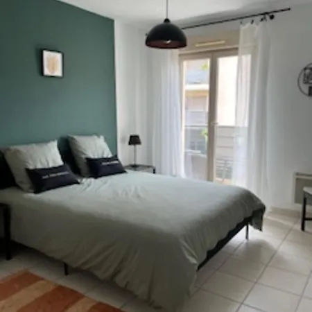 Comfortable With 2 Balconies Apartment Antibes