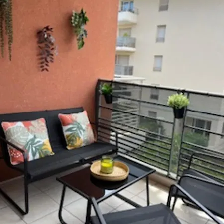 Comfortable With 2 Balconies Apartment *