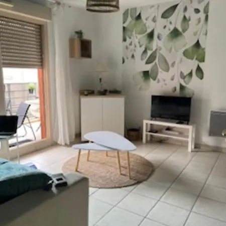 Comfortable With 2 Balconies Apartment *